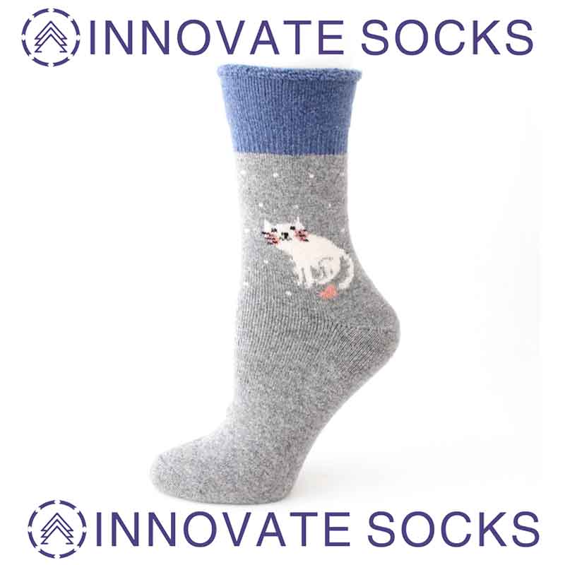 Extra Thick Wool Socks Cartoon Cute Ladies Crew Socks-2.jpg